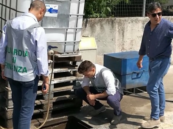 Sequestrato distributore abusivo in un'azienda di trasporti