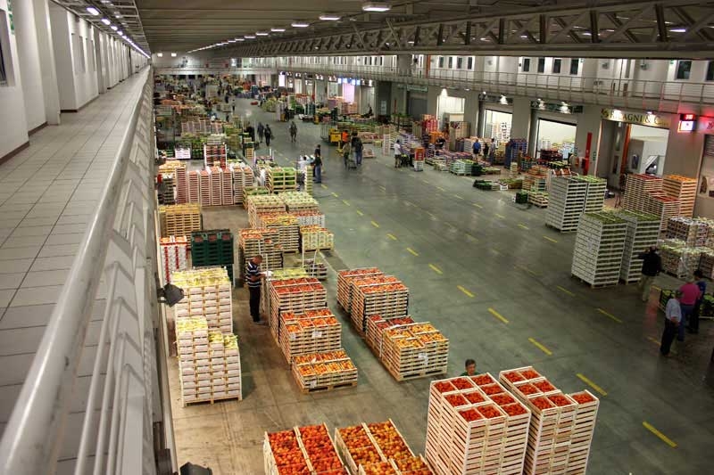 Oltre il 90 per cento dell'ortofrutta viaggia su gomma