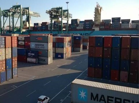 Nuovo record di traffico semestrale dei container segnato dal porto di Genova
