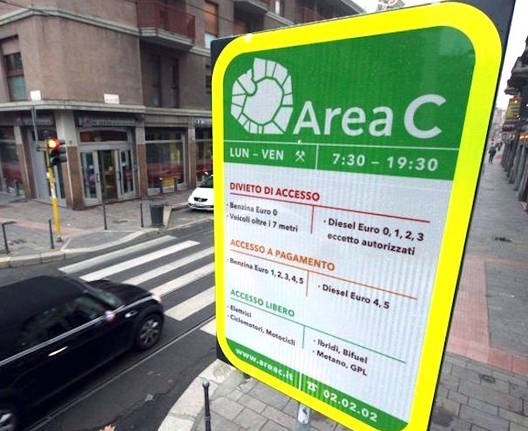 Milano, Area C: stop agli Euro 4 diesel-trasporto merci