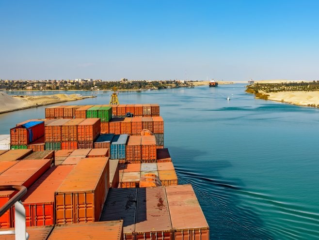 Aumentano ad Agosto le merci transitate nel Canale di Suez