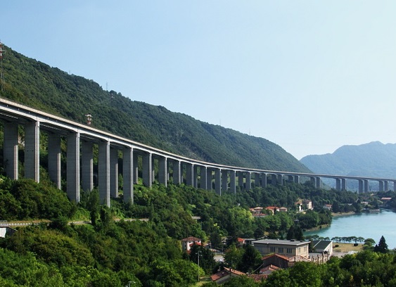 Divieto per camion con merci pericolose su A27