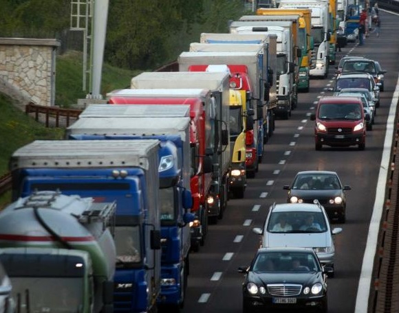 Stop mezzi pesanti in Germania: caos al Brennero