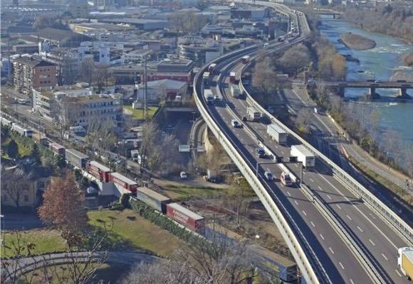 A Bolzano contributi per trasferire il traffico pesante dalla strada alla rotaia