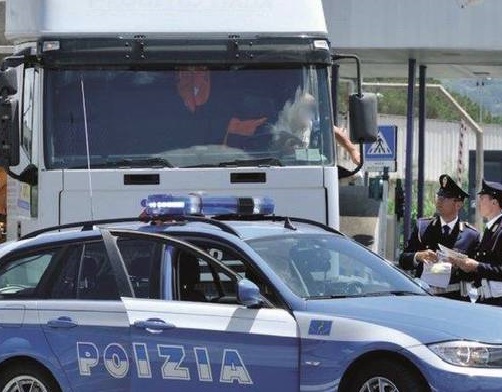 Cento controllori in pi sulle strade per verificare la regolarit di Tir e conducenti