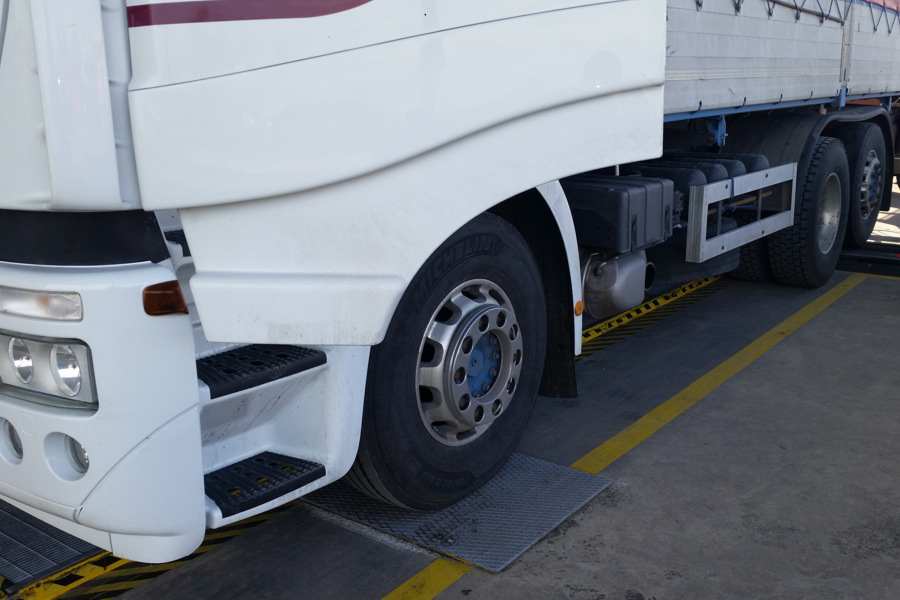 Revisioni false ai camion, otto indagati a Brescia e Bergamo
