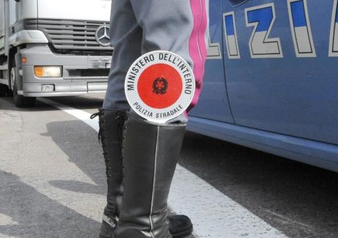 Mazzette per graziare i camionisti: arrestati sei poliziotti della stradale