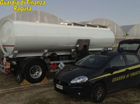 Sequestrati 6 mila litri di gasolio, denunciato titolare di autotrasporti