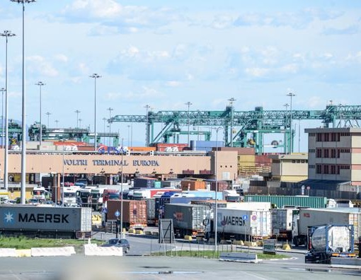 Tir, code ai varchi liguri: «Basta, pronti a bloccare il porto»