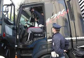 Cronotachigrafo taroccato: autista punito con 1.700 euro di multa e denuncia penale