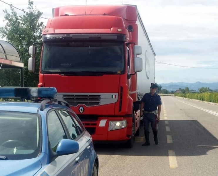 Confisca della merce trasportata da un vettore abusivo: non c' responsabilit del proprietario della merce