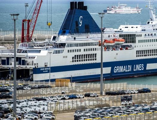 Le merci sui traghetti trainano i porti italiani