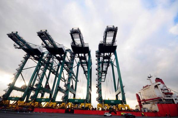 Porto Genova: container stabili crescono i passeggeri