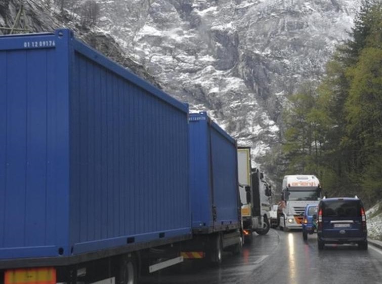 Trasporto merci pericolose, chiesto il divieto al transito anche al Passo del Sempione