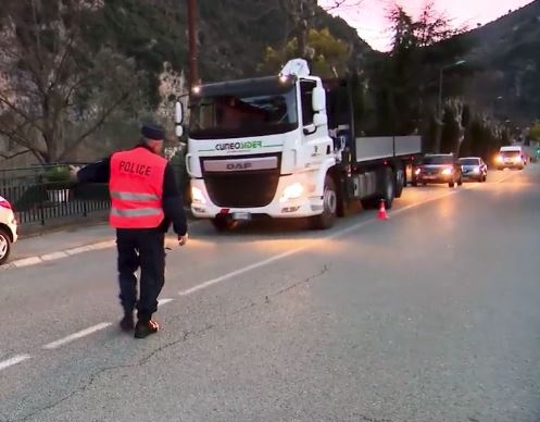 Valle Roya, i sindaci francesi in piazza contro i camion italiani