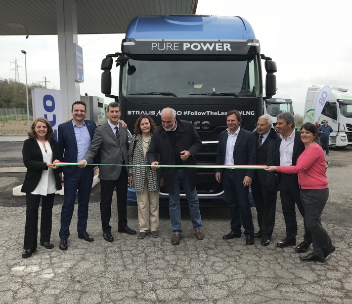 Inaugurata nuova stazione LNG a Riano con la consegna di 61 Iveco Stralis alimentati a gas naturale