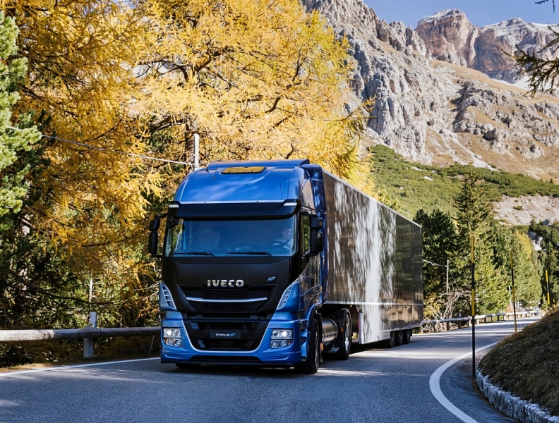 Riduzioni emissioni CO2: Iveco propone la sua flotta di veicoli LNG