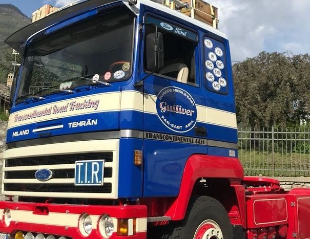 Ottanta camion storici in Valle d'Aosta attraverso la "Via delle Alpi"