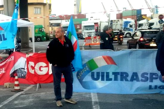 Sciopero degli autisti container a Genova