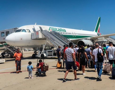 Toninelli:''Alitalia tornerà compagnia di bandiera''