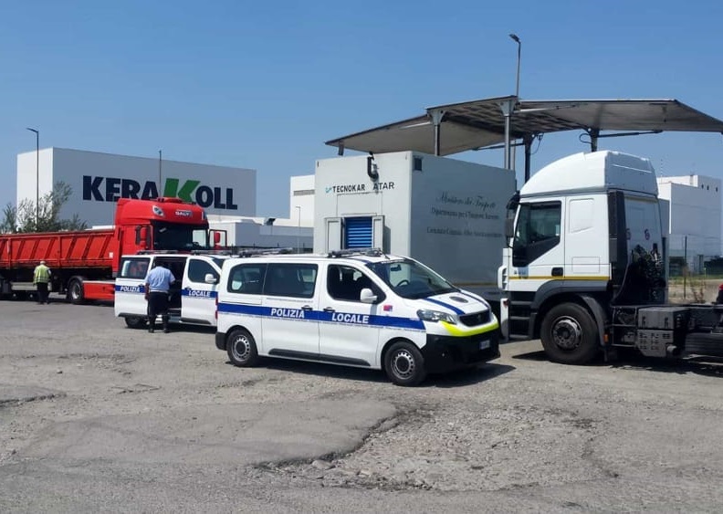Sassuolo: controlli ai mezzi pesanti, 26 violazioni contestate a 14 camion
