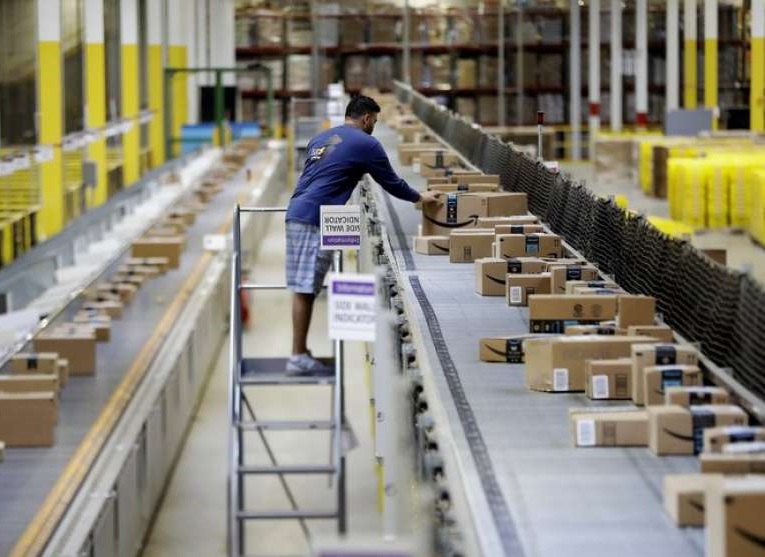 Amazon brevetta una gabbia per i dipendenti, ma poi ci ripensa