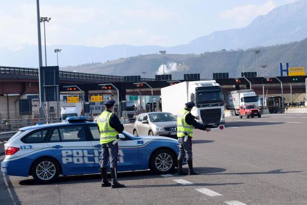 Scoperto trasporto pericoloso fuori norma di 24 q.li di liquido infiammabile