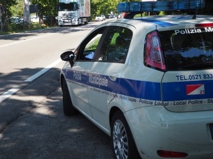 Parma: fermato camionista alla guida da 28 giorni consecutivi