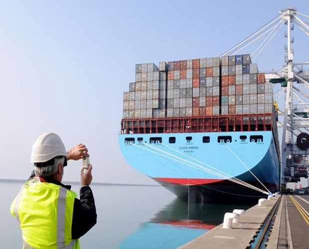Mega-navi portacontainer nuova sfida per i porti
