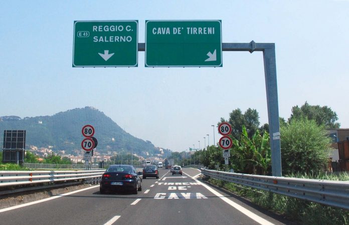 Statale e autostrada chiuse, ma nessuno si ricorda di preavvisare i camionisti