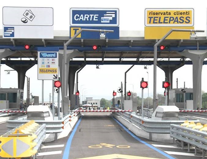 A24-A25: i sindaci a Piazzale Porta Pia con gli autocarri
