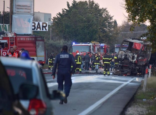 Esplosione Rieti, indagato per omicidio colposo l'autista dell'autocisterna