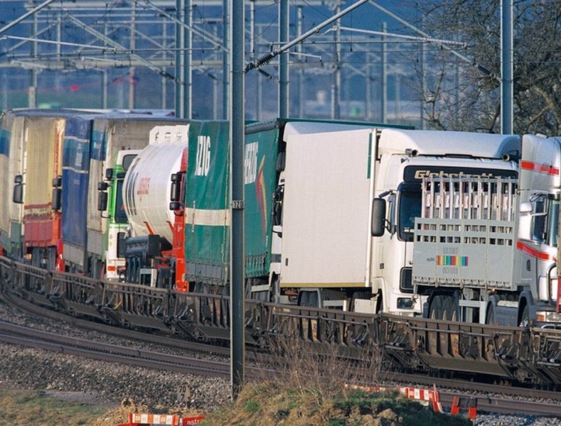 Germania: Bruxelles approva programma di aiuti per promuovere il trasferimento delle merci dalla strada alla rotaia