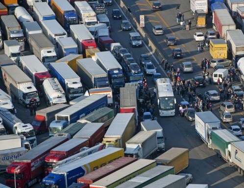 Autotrasporto, c'; solo una strada da percorrere per evitare le tensioni