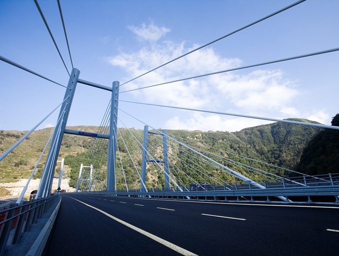 Arriva la bilancia per pesare i Tir che viaggeranno sui ponti e cavalcavia più "a rischio"