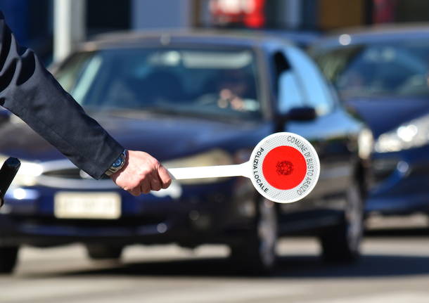 Palermo, si fingono agenti e rapinano camionista: indagini in corso