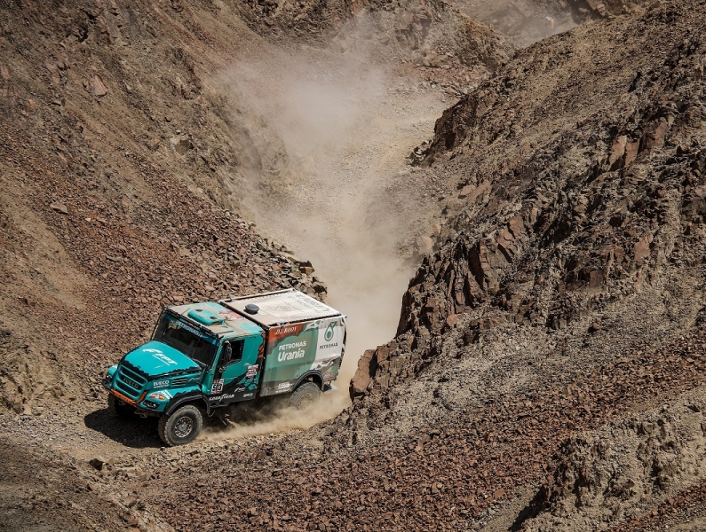 Terza vittoria consecutiva per il Team PETRONAS De Rooy IVECO nella 7; tappa del rally Dakar 2019