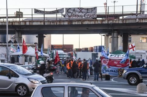 Sciopero dell'autotrasporto, proseguono i presìdi dei tir nei porti liguri