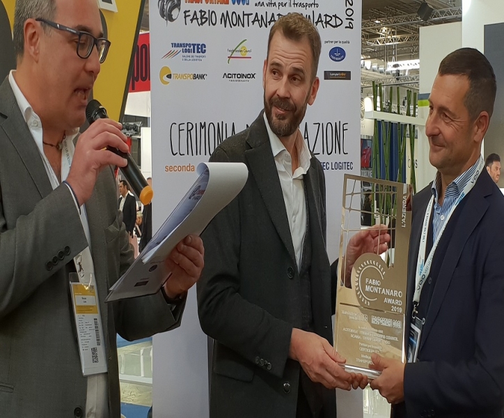Massimo Marciani consegna il Fabio Montanaro award a Brivio&Viganò
