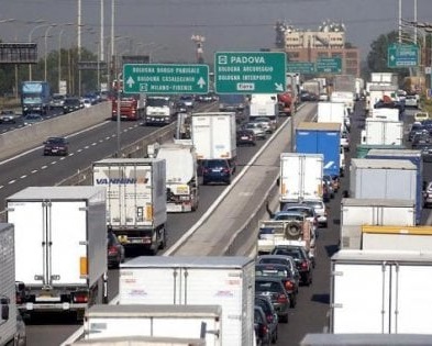Veicoli industriali abbandonati al loro destino