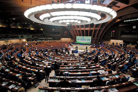 Europarlamento rinvia voto su riforma autotrasporto