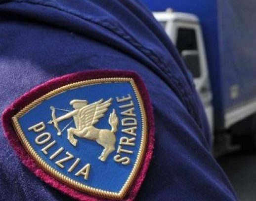 False carte di circolazione su due autocarri: 3 denunce a Teramo