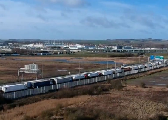 Uno sciopero bianco ha bloccato il porto di Calais