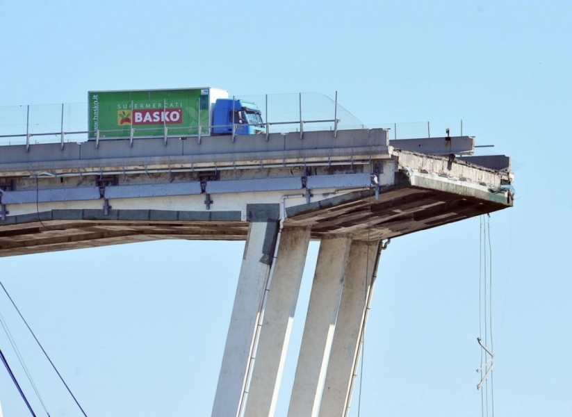 Ponte Morandi, ritorna a Genova il camion simbolo della tragedia