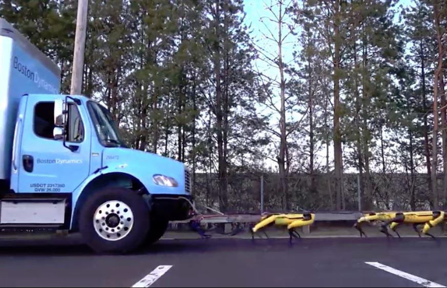 I cani-robot di Boston Dynamics trainano un camion