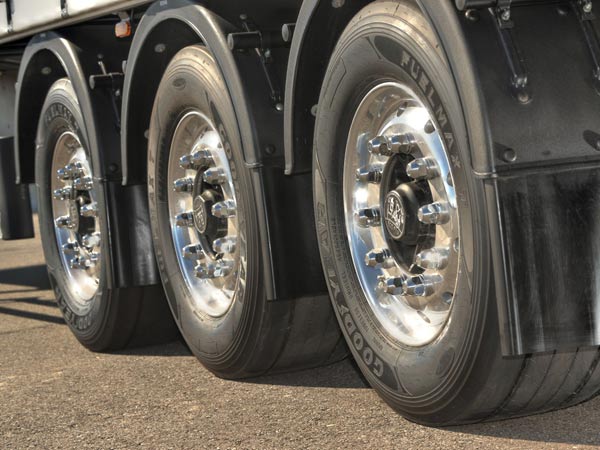 Far controllare la pressione delle gomme può far risparmiare oltre 80 euro l'anno