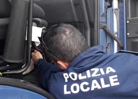 Centralina del camion modificata: multa da 422 euro