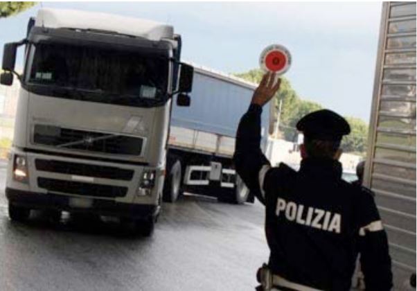 Camionisti costretti a truccare i cronotachigrafi: due nisseni condannati