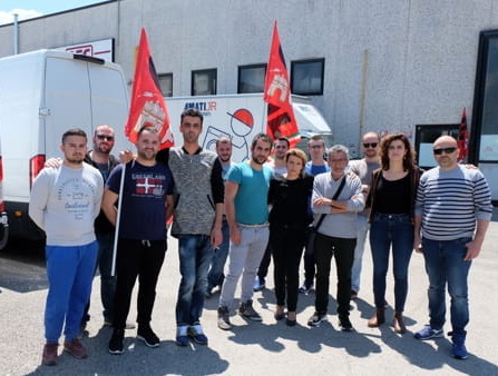 ''Scatole cinesi'' nell'appalto di logistica, 10 lavoratori senza stipendio e magazzino in sgombero