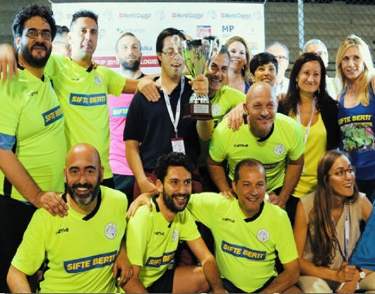 SIFTE BERTI alza la coppa della Logistic Cup 2019